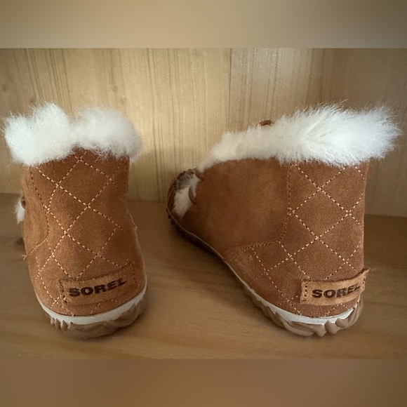 Sorel Women’s Moccasin Slippers. - Picture 4 of 4